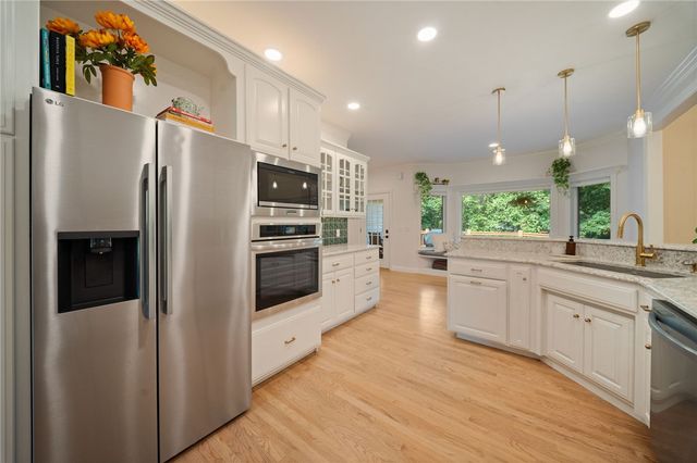 2432 N Toy Drive, Fayetteville, AR 72704