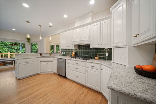 2432 N Toy Drive, Fayetteville, AR 72704