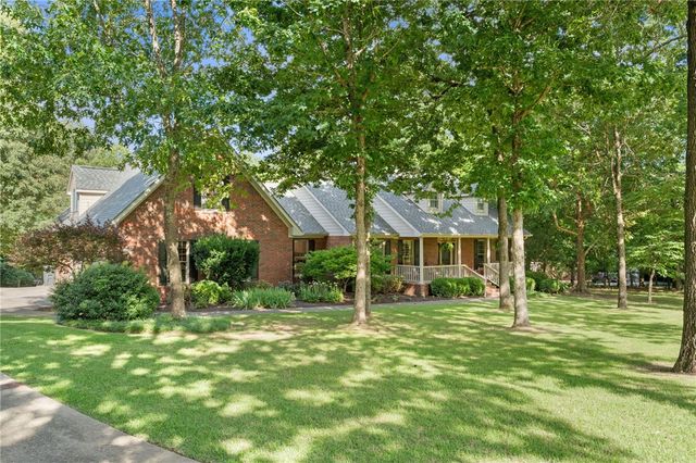 2432 N Toy Drive, Fayetteville, AR 72704