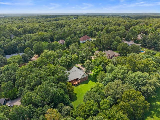 2432 N Toy Drive, Fayetteville, AR 72704