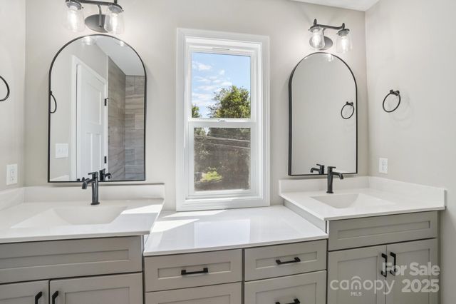 17 White Avenue, Asheville, NC 28803