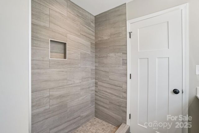 17 White Avenue, Asheville, NC 28803