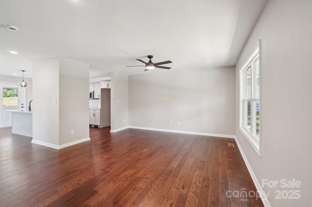 17 White Avenue, Asheville, NC 28803