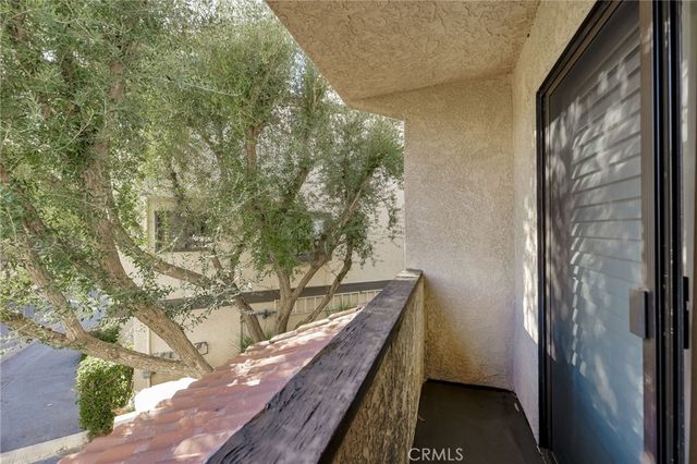 5757 Owensmouth Avenue 20, Woodland Hills, CA 91367