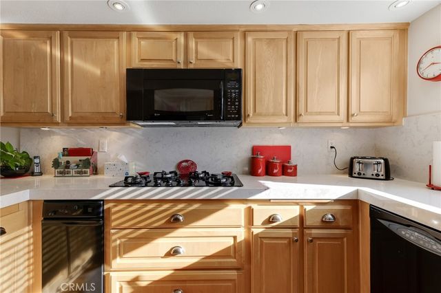 5757 Owensmouth Avenue 20, Woodland Hills, CA 91367