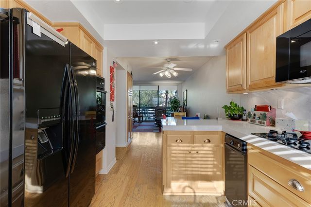 5757 Owensmouth Avenue 20, Woodland Hills, CA 91367