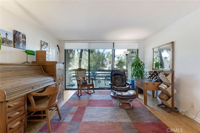 5757 Owensmouth Avenue 20, Woodland Hills, CA 91367