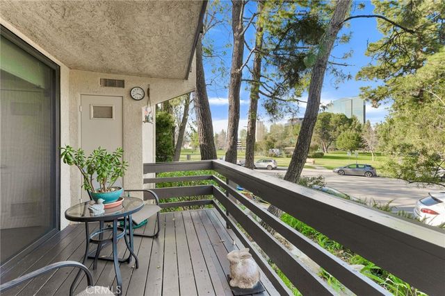 5757 Owensmouth Avenue 20, Woodland Hills, CA 91367
