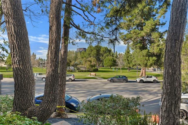5757 Owensmouth Avenue 20, Woodland Hills, CA 91367