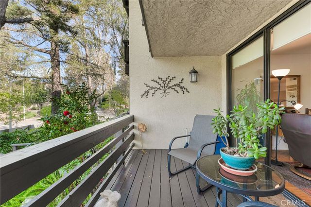 5757 Owensmouth Avenue 20, Woodland Hills, CA 91367
