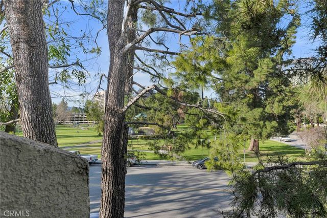 5757 Owensmouth Avenue 20, Woodland Hills, CA 91367