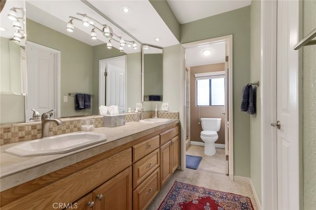 5757 Owensmouth Avenue 20, Woodland Hills, CA 91367