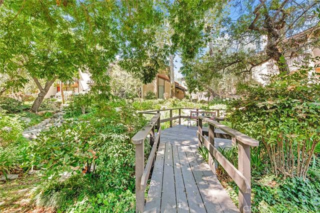 5757 Owensmouth Avenue 20, Woodland Hills, CA 91367