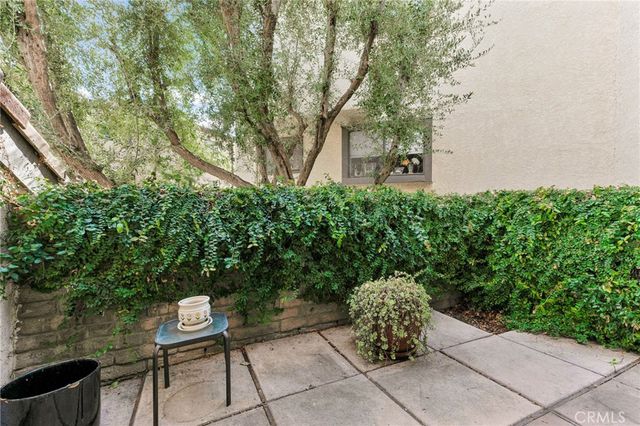 5757 Owensmouth Avenue 20, Woodland Hills, CA 91367