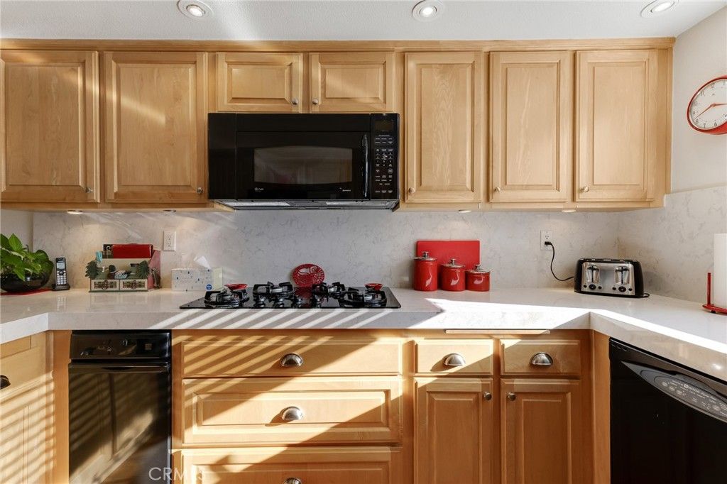 Image 18 of property listing at 5757 Owensmouth Avenue 20, Woodland Hills, CA 91367