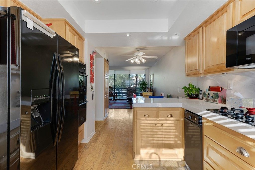 Image 19 of property listing at 5757 Owensmouth Avenue 20, Woodland Hills, CA 91367