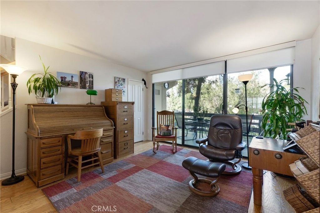 Image 21 of property listing at 5757 Owensmouth Avenue 20, Woodland Hills, CA 91367