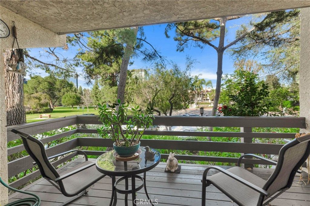 Image 23 of property listing at 5757 Owensmouth Avenue 20, Woodland Hills, CA 91367
