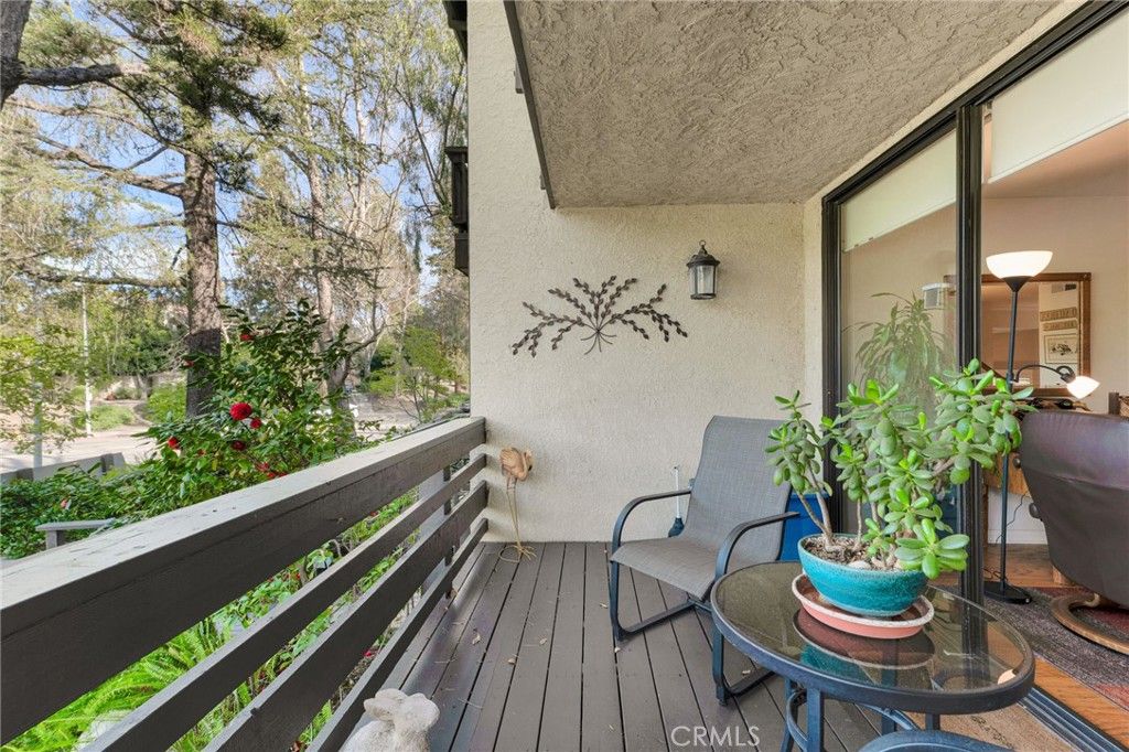 Image 26 of property listing at 5757 Owensmouth Avenue 20, Woodland Hills, CA 91367