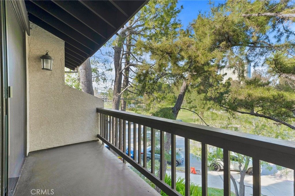 Image 31 of property listing at 5757 Owensmouth Avenue 20, Woodland Hills, CA 91367