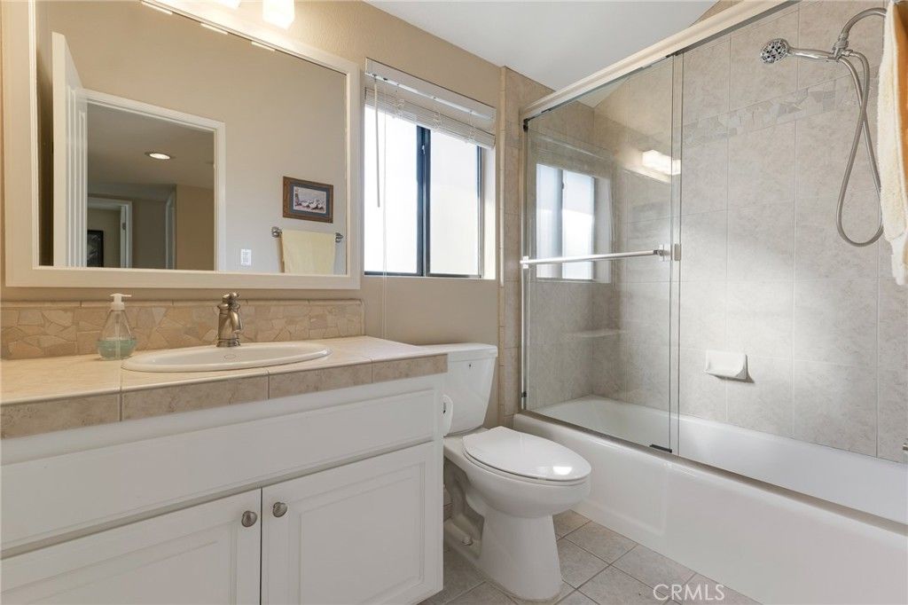Image 39 of property listing at 5757 Owensmouth Avenue 20, Woodland Hills, CA 91367