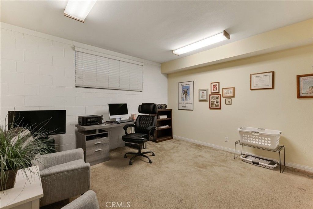 Image 41 of property listing at 5757 Owensmouth Avenue 20, Woodland Hills, CA 91367