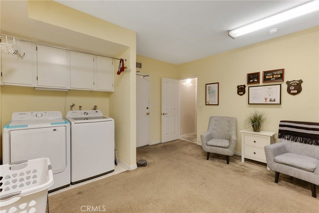 Image 42 of property listing at 5757 Owensmouth Avenue 20, Woodland Hills, CA 91367