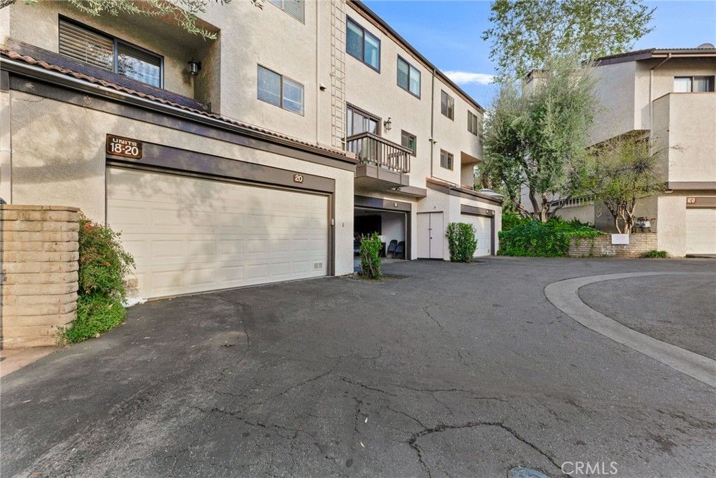 Image 43 of property listing at 5757 Owensmouth Avenue 20, Woodland Hills, CA 91367