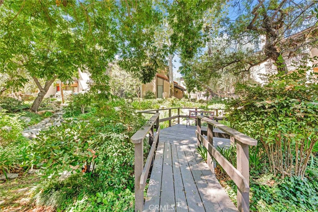 Image 45 of property listing at 5757 Owensmouth Avenue 20, Woodland Hills, CA 91367