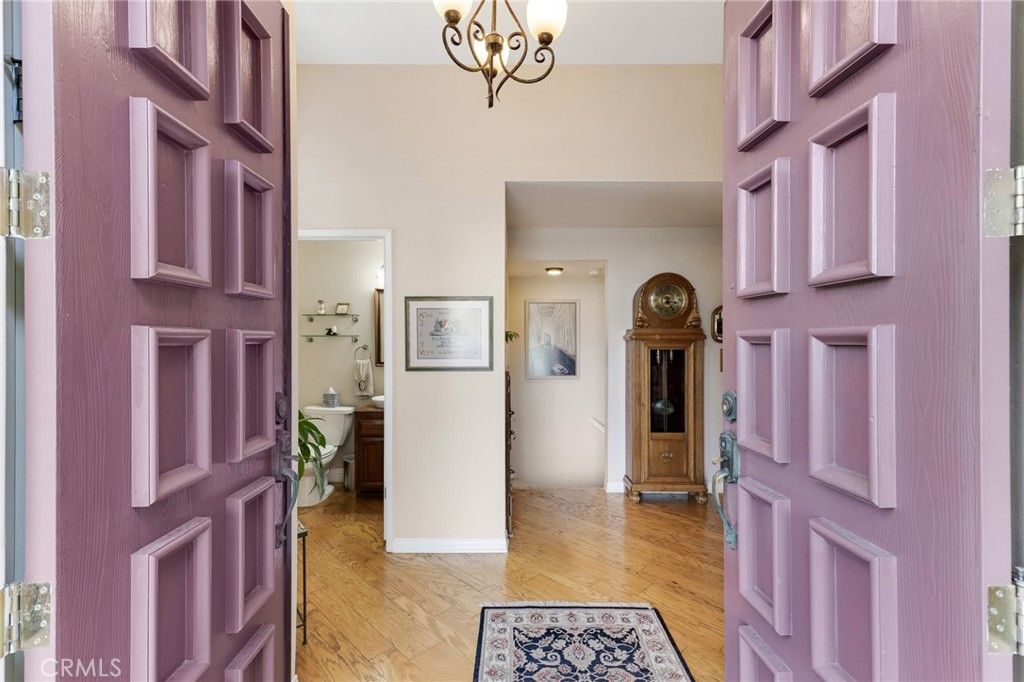 Image 4 of property listing at 5757 Owensmouth Avenue 20, Woodland Hills, CA 91367