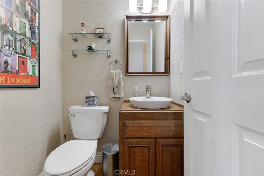 Image 5 of property listing at 5757 Owensmouth Avenue 20, Woodland Hills, CA 91367