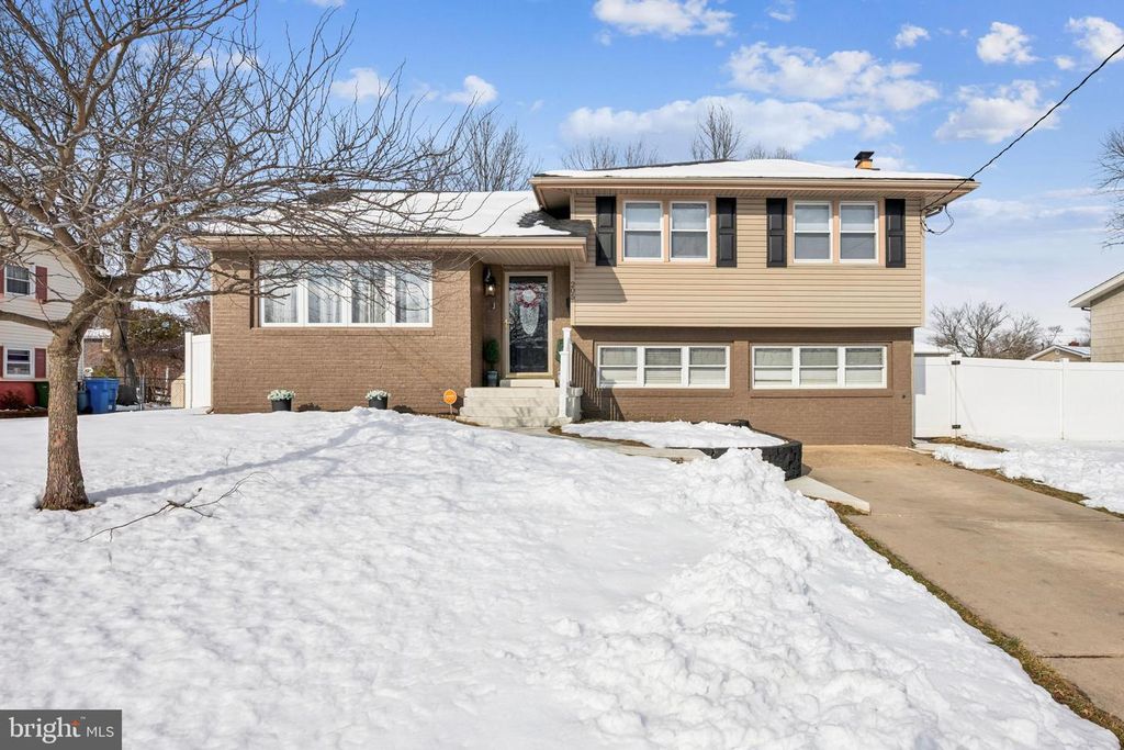 205 AVON RD, Cherry Hill, NJ 08034