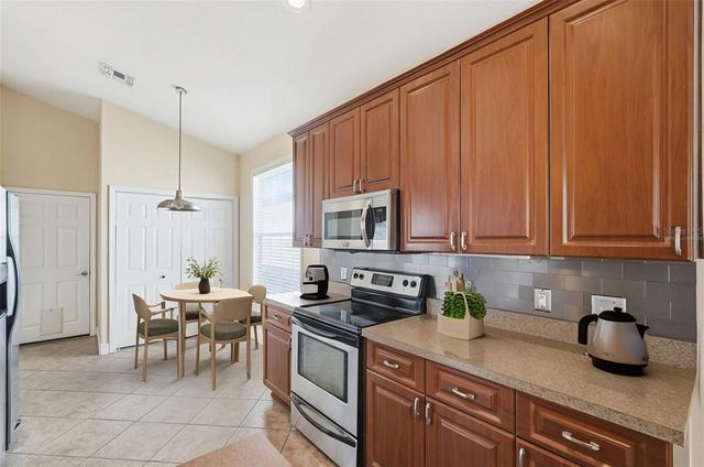 37438 PICKETTS MILL AVENUE, Zephyrhills, FL 33542