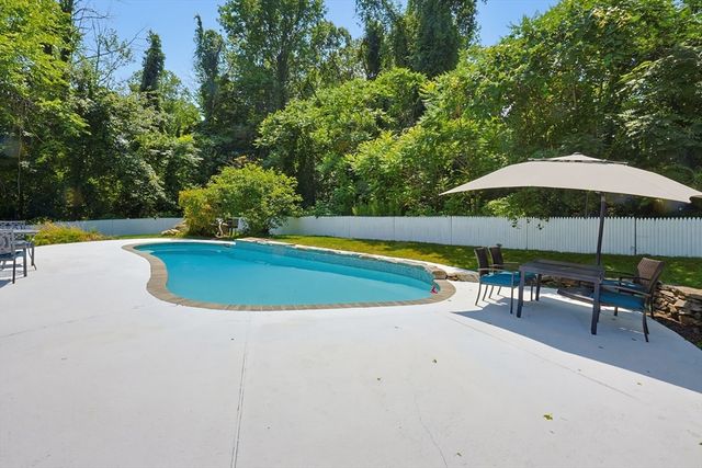 316 W Sutton Rd, Sutton, MA 01590