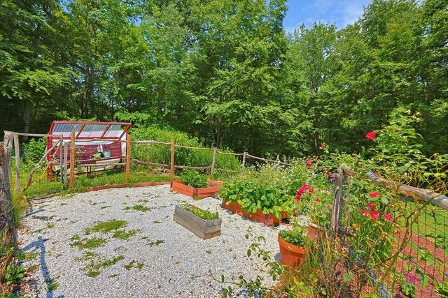 316 W Sutton Rd, Sutton, MA 01590