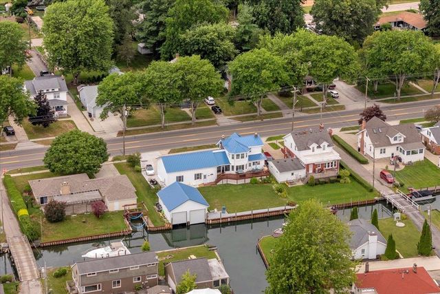 1748 Saint Clair River Drive, Algonac, MI 48001