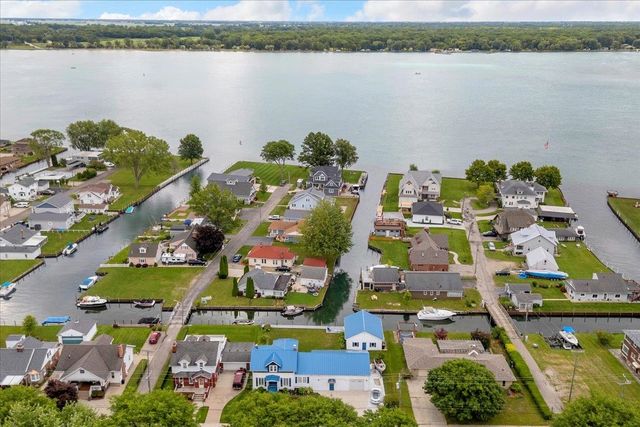 1748 Saint Clair River Drive, Algonac, MI 48001
