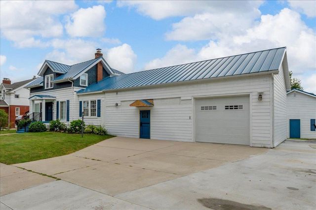 1748 Saint Clair River Drive, Algonac, MI 48001