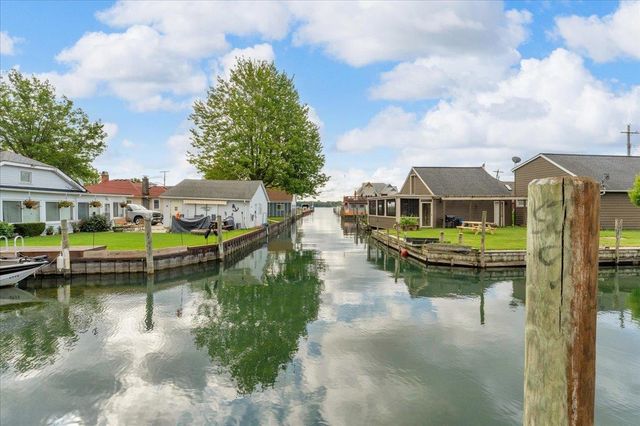 1748 Saint Clair River Drive, Algonac, MI 48001