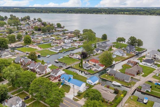 1748 Saint Clair River Drive, Algonac, MI 48001