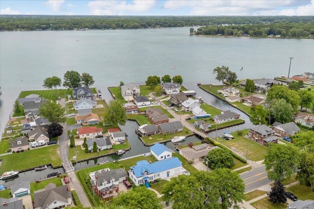 1748 Saint Clair River Drive, Algonac, MI 48001