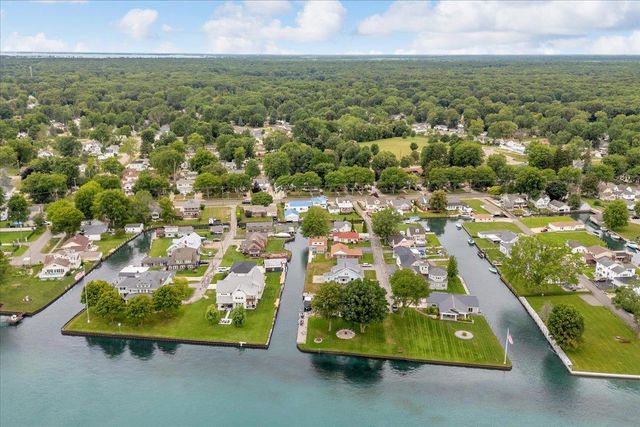 1748 Saint Clair River Drive, Algonac, MI 48001