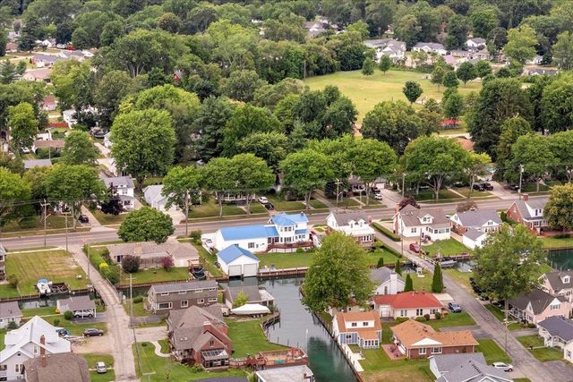 1748 Saint Clair River Drive, Algonac, MI 48001