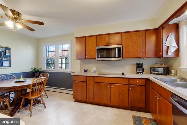 529 W MARKET ST, Hellam, PA 17406