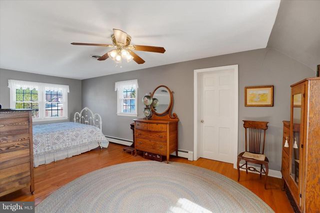 529 W MARKET ST, Hellam, PA 17406