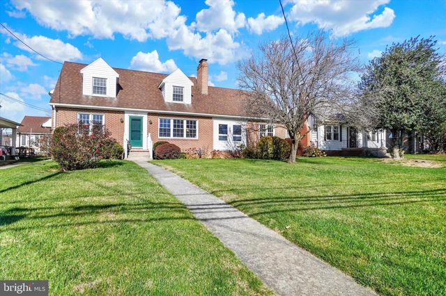 529 W MARKET ST, Hellam, PA 17406