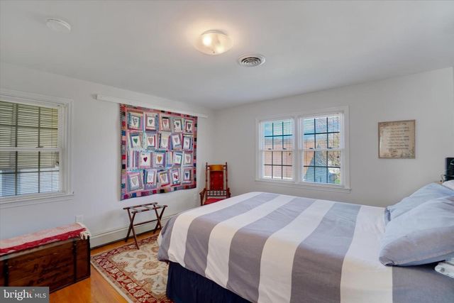 529 W MARKET ST, Hellam, PA 17406