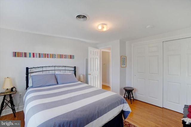 529 W MARKET ST, Hellam, PA 17406