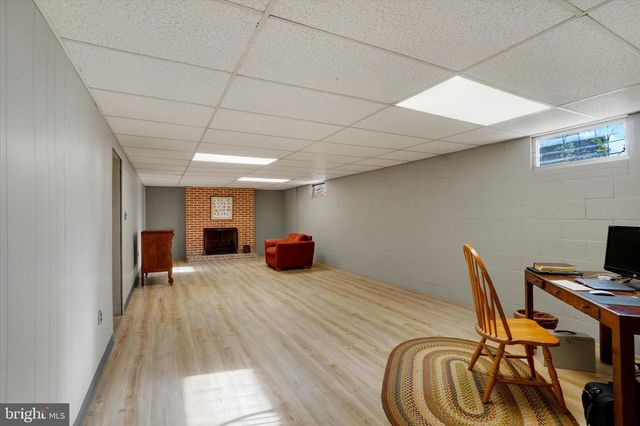 529 W MARKET ST, Hellam, PA 17406