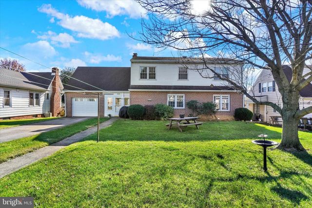 529 W MARKET ST, Hellam, PA 17406